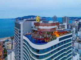 Regalia Gold Hotel，位于芽庄的酒店