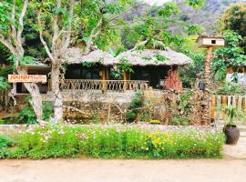 Hải Nam Homestay H&ograve;a B&igrave;nh，位于枚州县的木屋