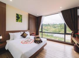 GREENECO DA LAT HOTEL - Kh&aacute;ch sạn Green Eco Đ&agrave; Lạt，位于大叻的带热水浴缸的酒店
