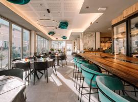 Rolly - Rooms & Restaurant，位于加尔达湖滨的酒店