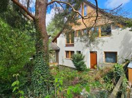 Gästezimmer in alternativer Kulturvilla，位于埃施的酒店