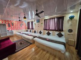 Hotel Young Mamta，位于斯利那加的酒店
