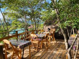 Aika Sunrise - Your Home in the Hills