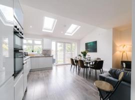 Solihull Gem 5 ensuite bedrooms!，位于索利赫尔的酒店
