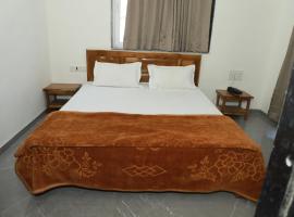 Hotel Rajmahal Palace Bhimashankar pune，位于Taleghar的酒店