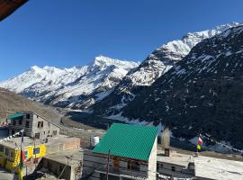 Hotel sissu - luxury rooms with rooftop restaurant，位于Sissu的酒店