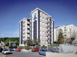 贝斯特韦斯特意大利公寓酒店，位于夸尔图-圣埃莱娜的酒店