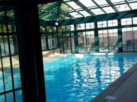 Studio dans une residence hoteliere avec piscine couverte