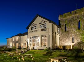 The Castle Of Brecon Hotel, Brecon, Powys - The Coaching Inn Group，位于布雷肯的带停车场的酒店