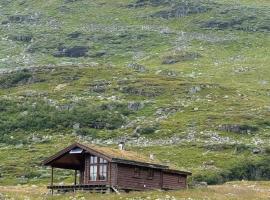 Wild Norwegian nature, between Preikestolen & Trolltunga，位于Sauda的酒店