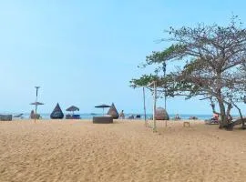 Charming Beachfront Retreat, Minutes from Pattaya