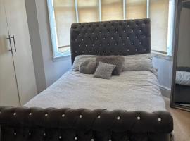 Guest house double room，位于西布罗姆维奇的酒店