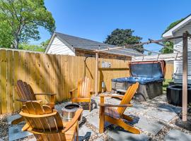 Private Hot Tub and Cold Plunge Fayetteville Gem!，位于费耶特维尔的酒店