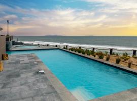 Condo Playas TJ with Balcony，位于提华纳的酒店