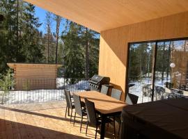 Havu Resort Laajavuori - Luksushuvila keskellä suomalaista metsää, Jyväskylä，位于于韦斯屈莱的酒店