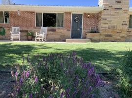 Red Cliffs Rental，位于卡纳布的酒店