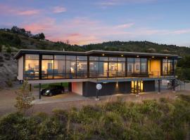 Dream House Hideaway and Hot Tub，位于Palomar Mountain的酒店