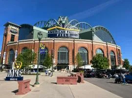 Best Western Plus Milwaukee West
