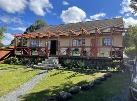 FIG TREE HOUSE Entire holiday home, self catering, 4 bedroom, 2 bathroom, deck and garden