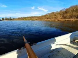 Lakefront Family Retreat