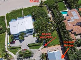 Designer Beachside Serenity Steps to the Beach!，位于朱诺海滩的酒店