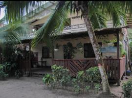 Posada Las Palmeras，位于巴亚索拉诺的酒店