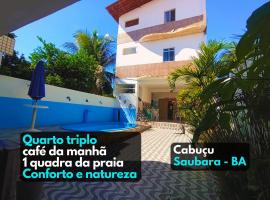 Quarto para até 4 em Pousada 1 quadra da Praia de Cabuçu, Saubara (BA)，位于Saubara的酒店
