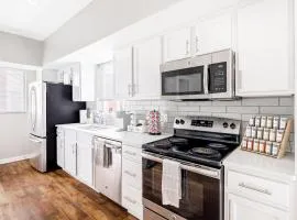 Luxury Downtown Townhome Private Garage Unit 4