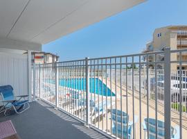 Spacious 2-Bedroom Condo in Mid-Town Ocean City Steps from Beach & Pool，位于大洋城的酒店