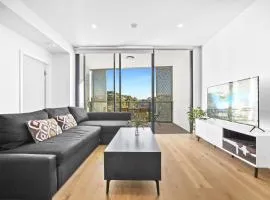 Castle Hill Modern 2BR Apartment