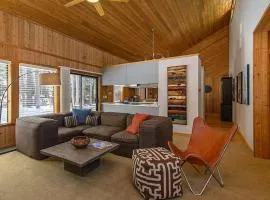 Spacious & Rustic-Chic Escape in Truckee