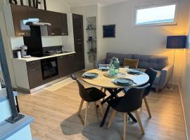 Loft, Studio and Love Rooms，位于Bourg-Saint-Christophe的酒店