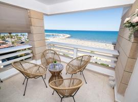 Lazuli Beachfront Sea View Ap144，位于拉纳卡的酒店