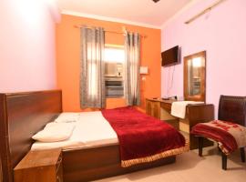 New Samrat Hotel & Restaurant，位于Srīnagar的酒店