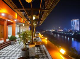 Khách sạn Việt Trung，位于老街市的酒店