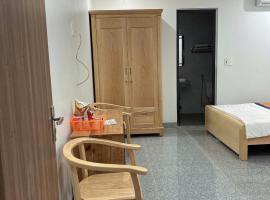 TN Luxury Hotel，位于岑山的酒店