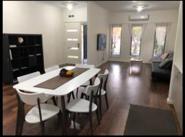 Serenity Home 11 by Hiverooms，位于帕金顿的酒店