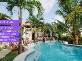 Clandestino Hostel Canggu，位于坎古的酒店