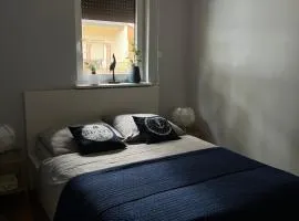 Domek na Morenowym Wzgórzu, nad jeziorem