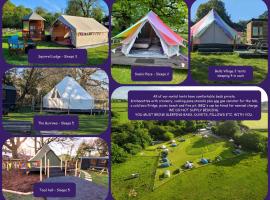 Unique Rental Tents on camping site All with private Kitchenettes & Comfy beds NO BEDDING SUPPLIED，位于纳伯斯的酒店