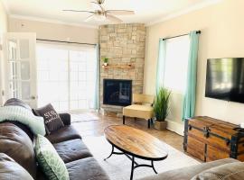 Lakefront Getaway，位于Wakefield的酒店