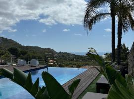 Casa vistas al mar con piscina y barbacoa，位于贝尼卡西姆的酒店