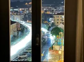 Vicino al mare sulla pista ciclabile