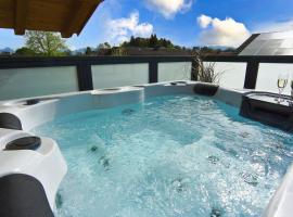 "Penthouse Suite" mit Whirlpool Romantik und Privatsphäre，位于罗森海姆的酒店