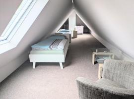 Dachgeschoss Wohnung nahe Heide，位于Tostedt的酒店