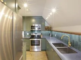 Raven Lady #202- Ucluelet, Sleeps 4, Pet Friendly