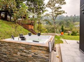 Nature Retreat Views, Grill, Jacuzzi & Glamping，位于瓜尔内的酒店