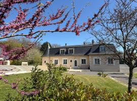 Le Manoir 1977，位于若奈克朗的带泳池的酒店