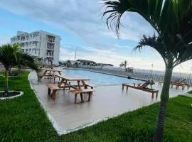 Vista al Mar - Parqueo - Piscina - Salida al Mar