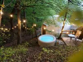 Glamping, Hot Tub & Projector by Nidumm Stay